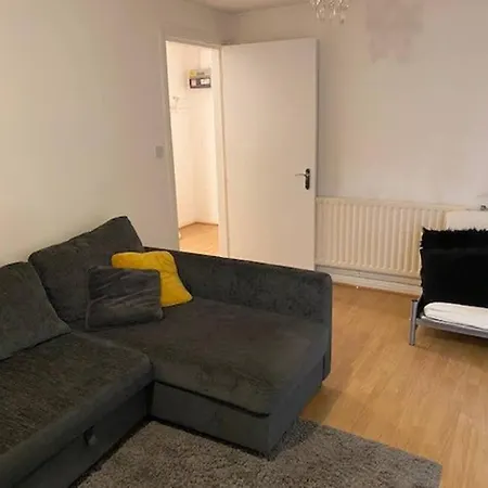 Lovely One Bedroom Self-contained Flat Apartmán